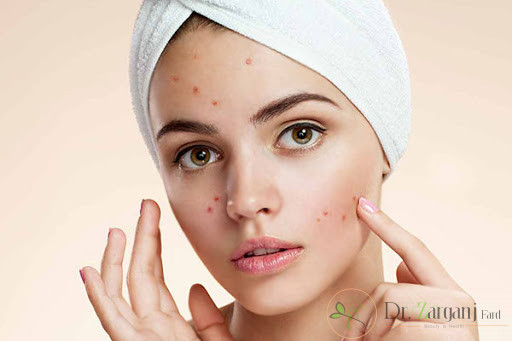 یک متخصص بیماری های پوستی باید چه ویژگی هایی داشته باشد؟