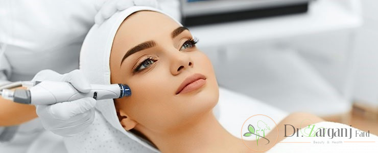 استفاده از کرم مرطوب کننده در صورت احساس کشش در پوست
