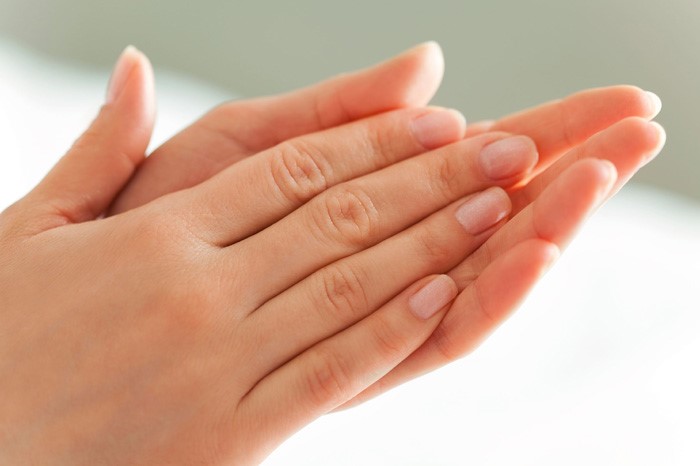 چگونه می توان عوارض تزریق چربی به دست را کنترل کرد؟