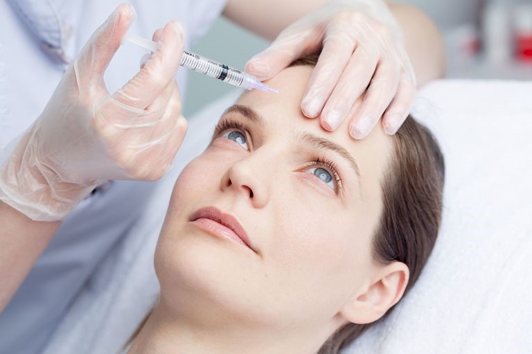 آیا تزریق چربی به ناحیه پیشانی درد دارد؟