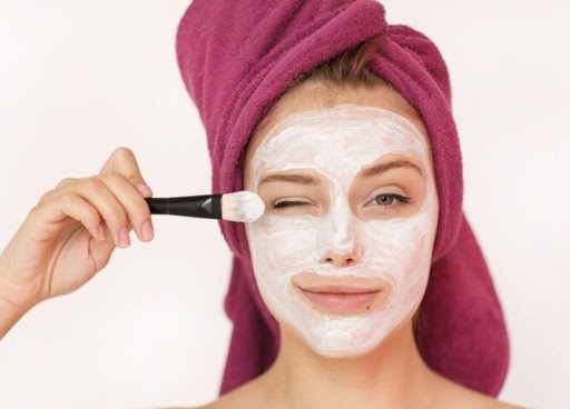 تفاوت ماسک وایتنینگ با اسکراب صورت در چیست؟