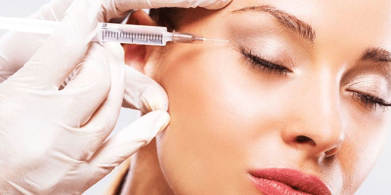 بهترین دکتر برای تزریق چربی زیر چشم، معاینهای برای مراجعه کننده در نظر میگیرد